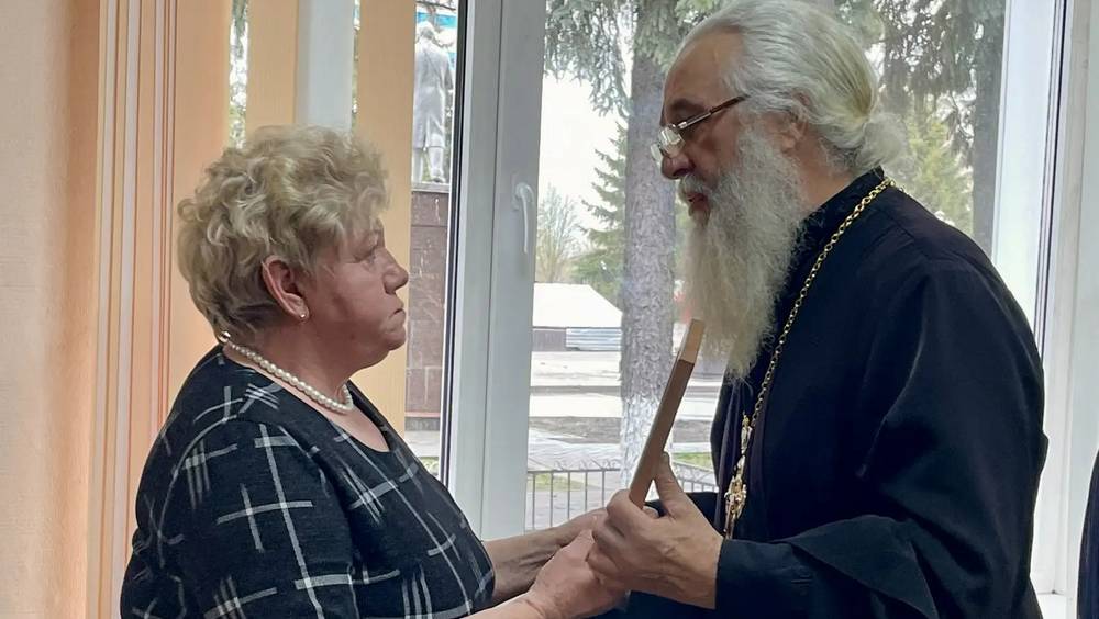 Матери погибшего брянского бойца Александра Сорокина вручили орден Мужества