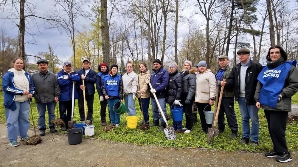 В Локте посадили 300 лип, восстановление усадьбы князя вдохновило курян