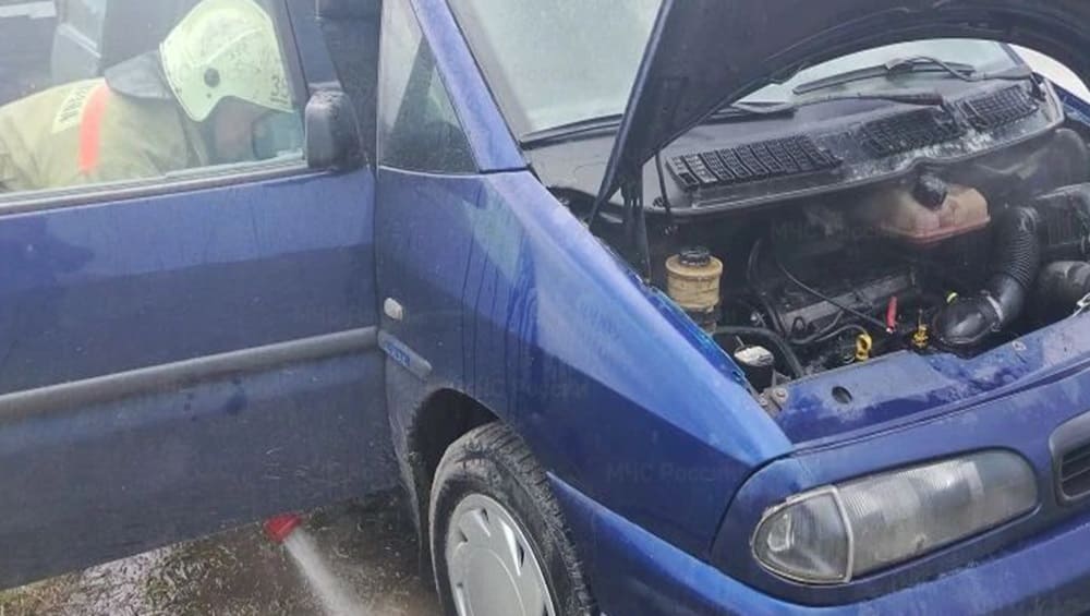 В Фокине Брянской области по неизвестной причине сгорел автомобиль