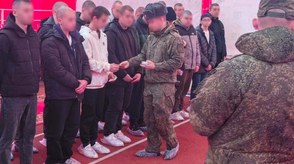 Военный священник благословил брянских новобранцев