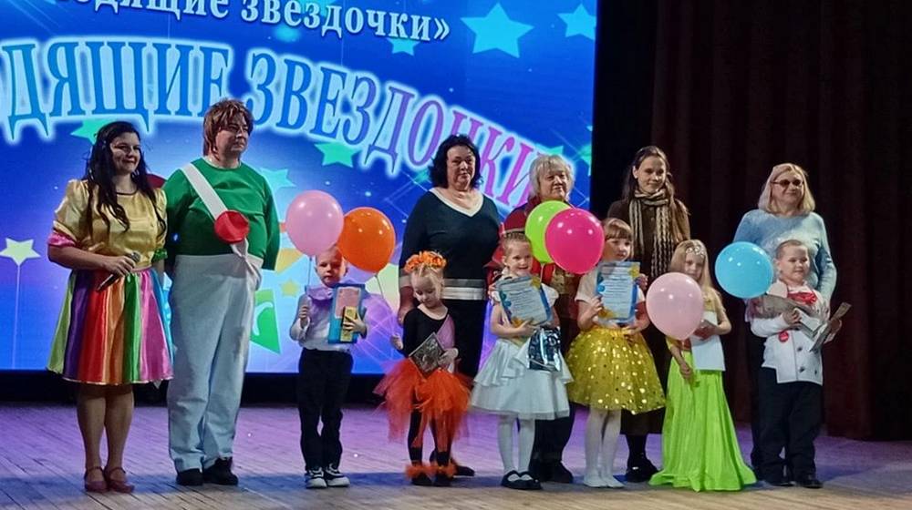 В Локте благочинный приветствовал участников фестиваля «Восходящие звездочки»