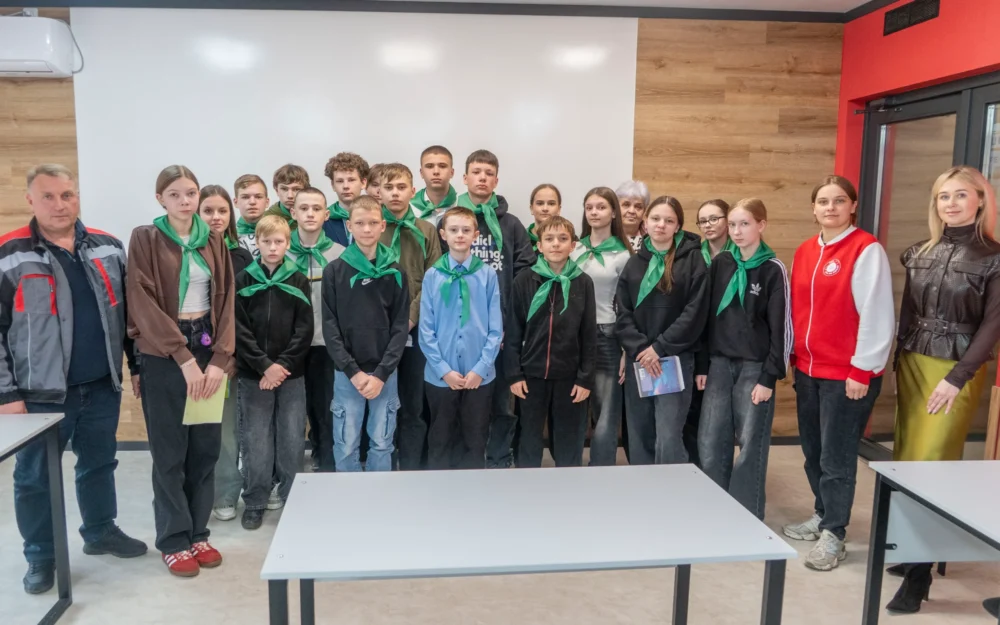 Шаг в профессию: «Мираторг» провёл первый агрономический урок для выгоничских школьников в брендированной аудитории Брянского ГАУ