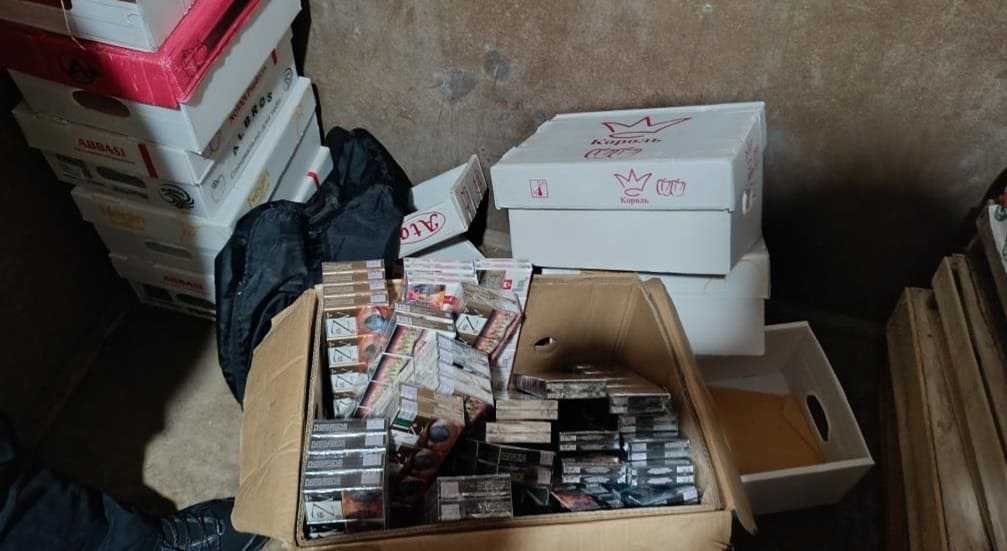 В Клинцах у рыночной торговки изъяли нелегальные сигареты на 240000 рублей