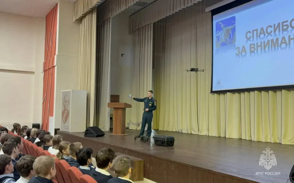 Брянские спасатели рассказали детям про «плохую» «Бабу Ягу»