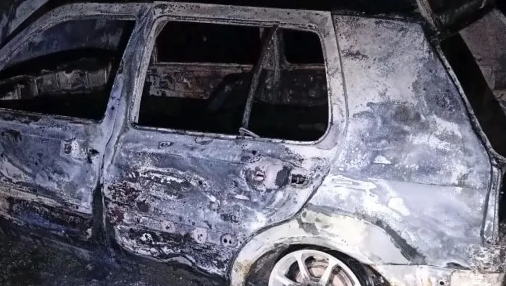 В Новозыбкове при таинственных обстоятельствах ночью сгорел легковой автомобиль