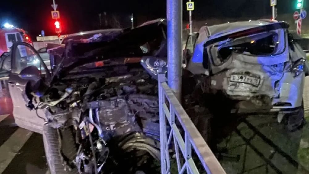 В Брянске на улице Ильи Иванова произошло ДТП с двумя автомобилями