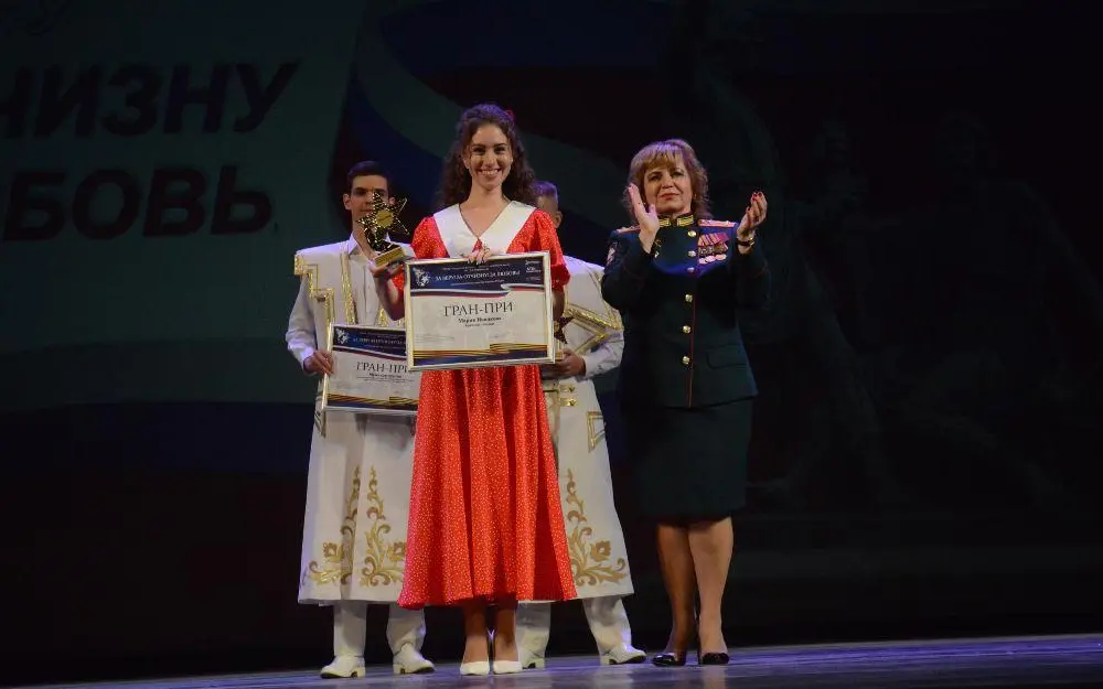 Сотрудница Брянской таможни завоевала гран-при международного фестиваля песни