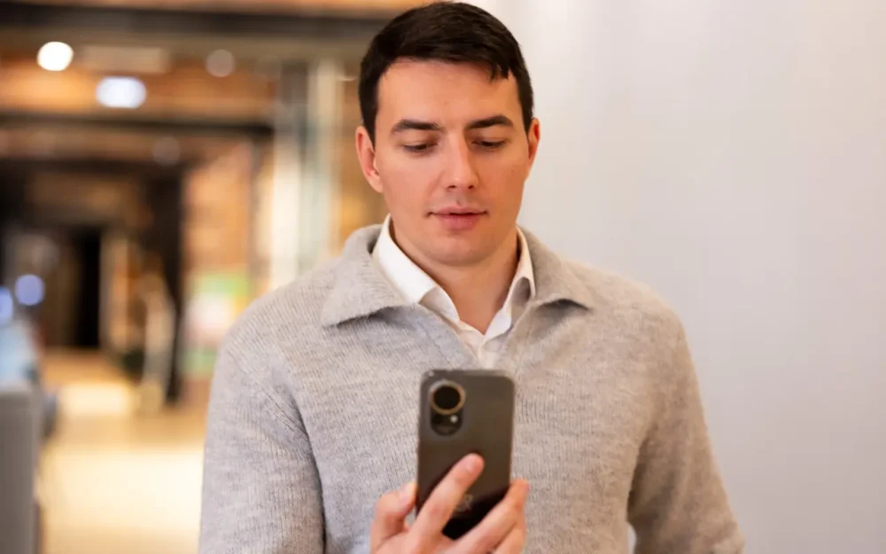 Ева от МегаФона научилась распознавать голоса роботов и дипфейки