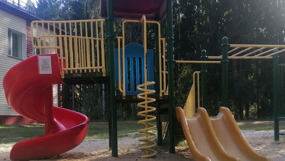 От мэрии Брянска потребовали 300000 рублей за травму ребёнка на игровой площадке