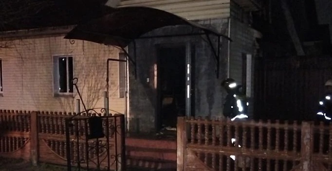 В Брянске в сгоревшем жилом доме пострадала 67-летняя женщина