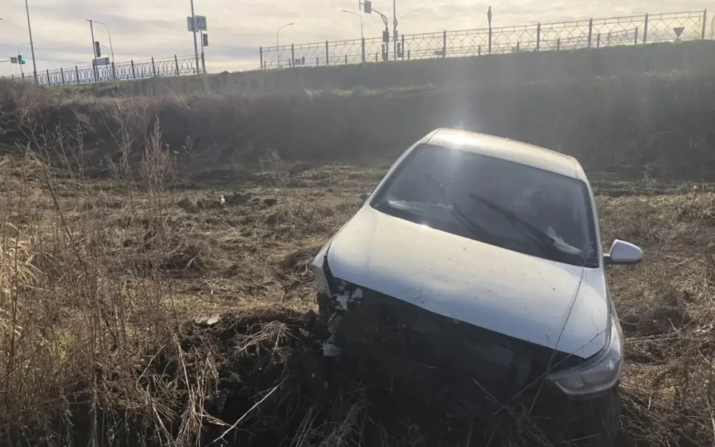 В Брянске задержали нетрезвого водителя после погони и съезда в кювет