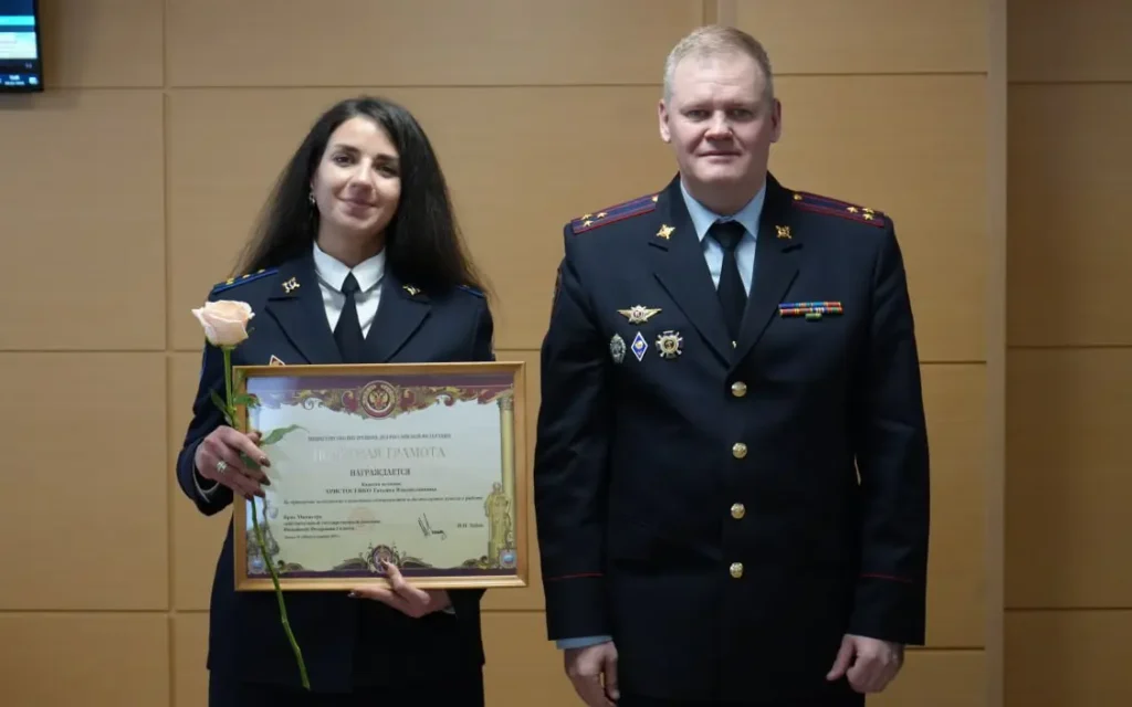 Брянских следователей наградили в честь профессионального праздника