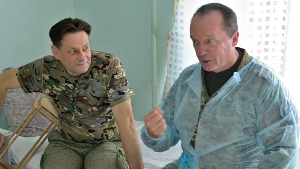 Сергей Антошин навестил получившего тяжёлое ранение бойца отряда «Барс-Брянск»