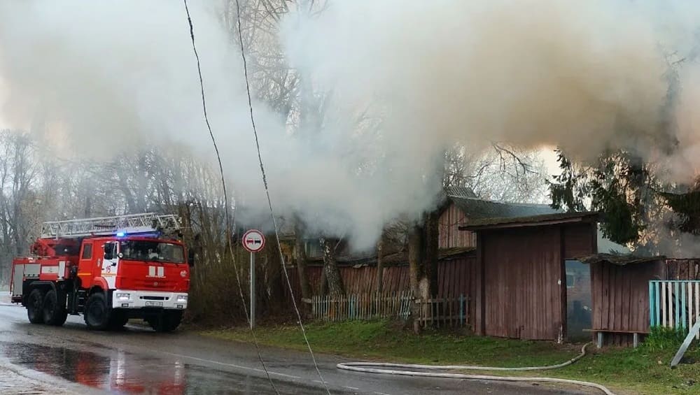 В брянском Новозыбкове во время пожара в жилом доме погиб мужчина