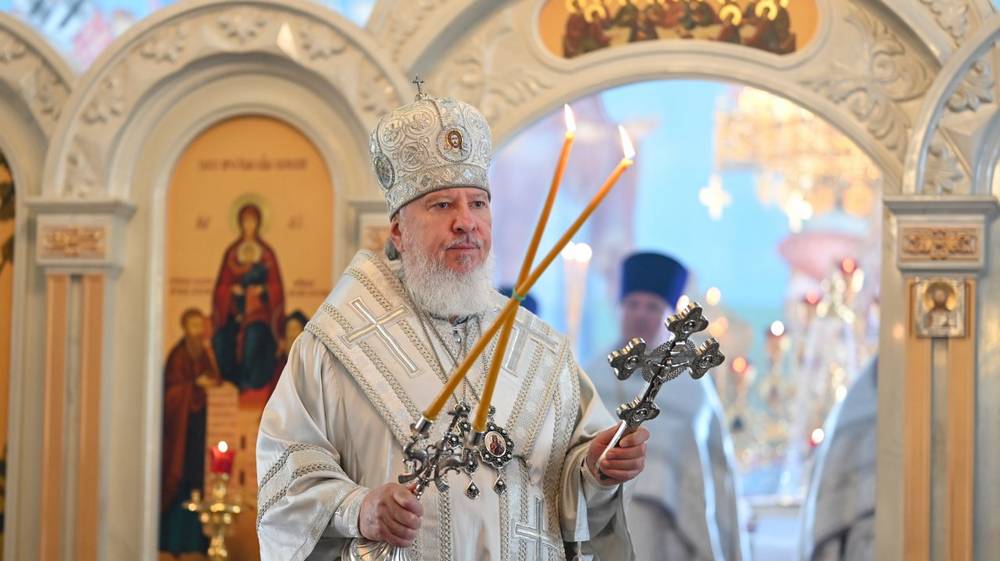 В Троицкую субботу митрополит Александр совершил литургию в кафедральном соборе