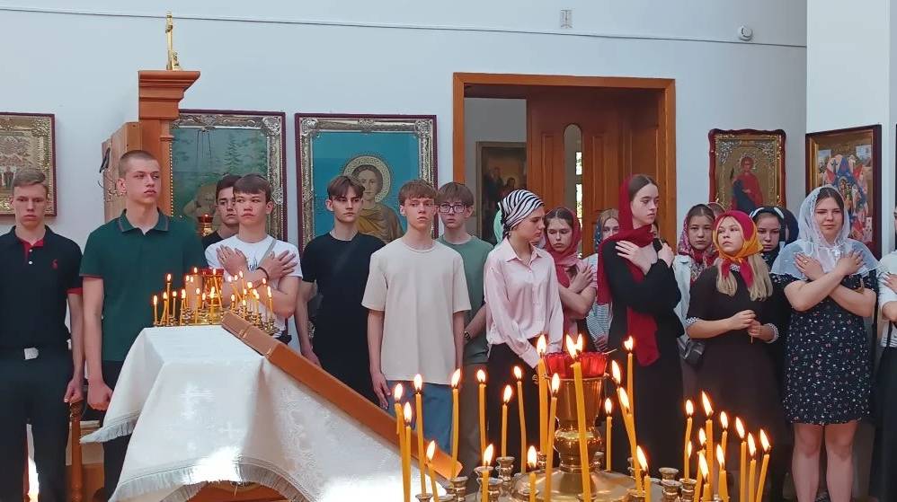 В храме поселка Локоть совершен молебен для выпускников школ