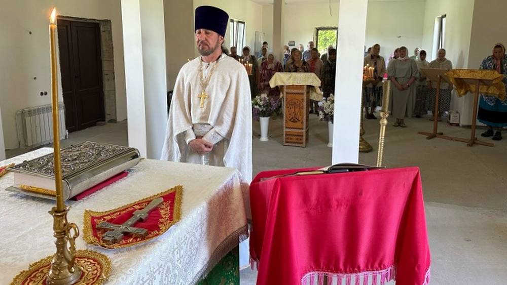 Совершена первая литургия в возрождаемом брянском храме, взорванном фашистами