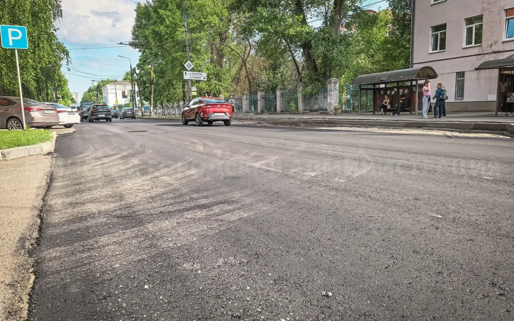 На улице Советской в Брянске уложили выравнивающий слой асфальта