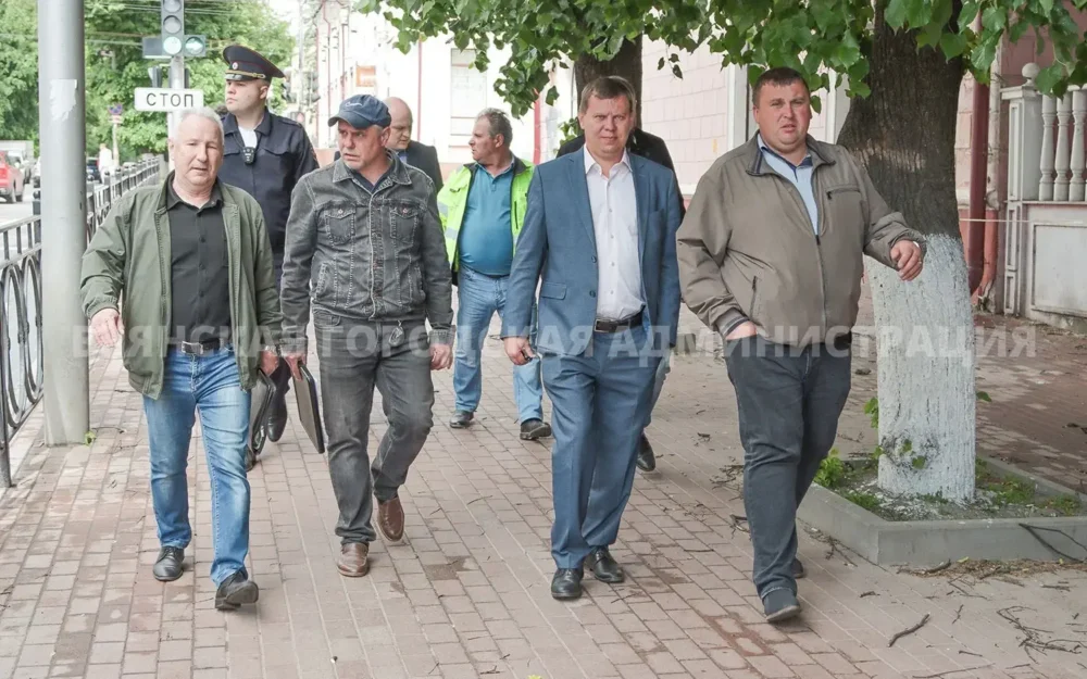 В Брянске при ремонте улицы Горького откопали коммуникации 40-х годов 20 века