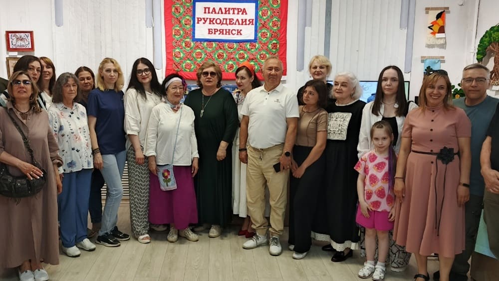 В Брянске открылась выставка Любови Пацинской «На крыльях вдохновения»