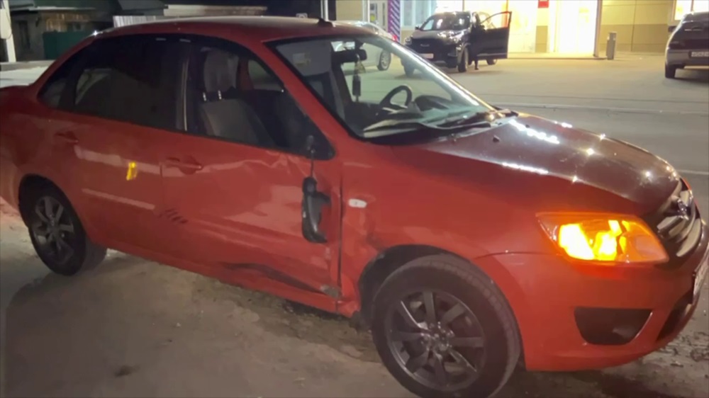 В Почепе пьяный 26-летний мопедист врезался в автомобиль Lada