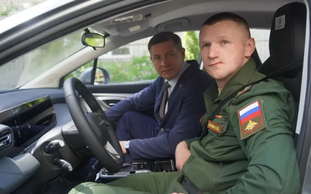 В Брянске ветерану СВО Антону Алхимину передали специальный автомобиль