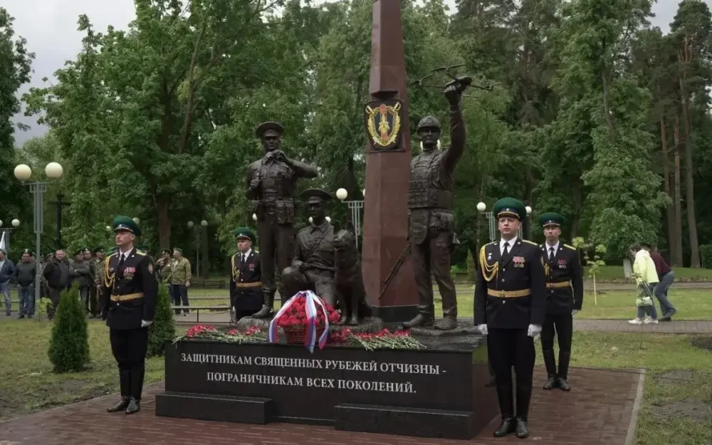 В Брянске открыли памятный знак пограничникам всех поколений