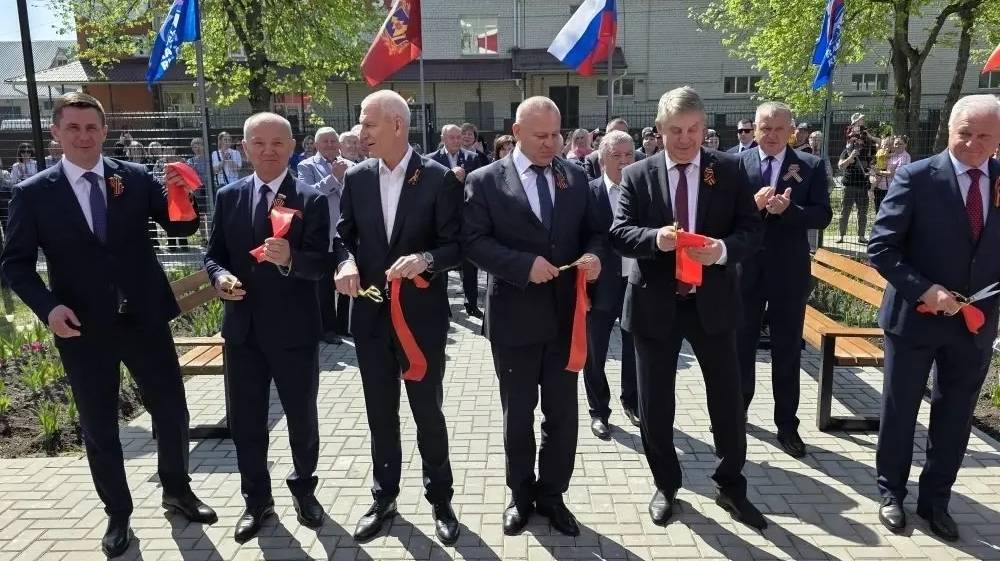 В Унече накануне Дня Победы открыли спортивный комплекс «Локомотив»