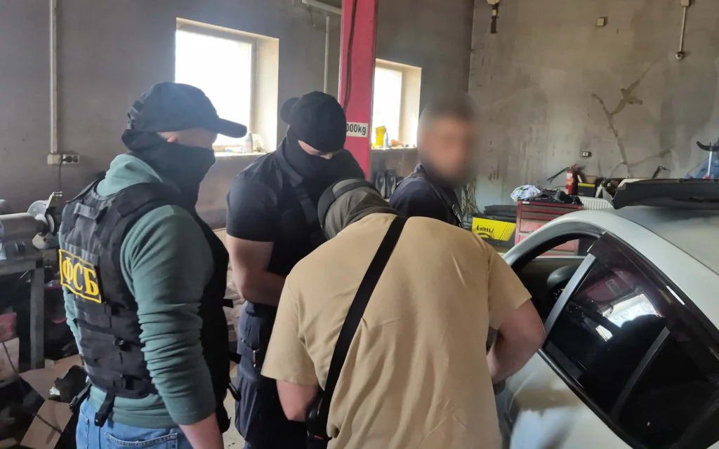 ФСБ показала кадры задержания оправдывавшего подрыв Крымского моста брянца