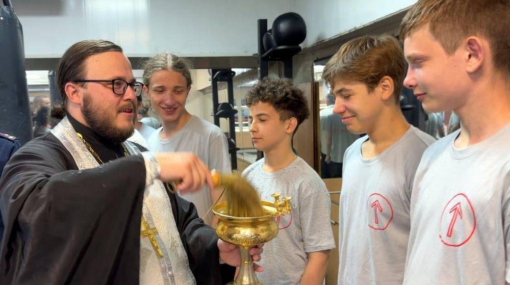 Священник Брянской епархии принял участие в открытии смены труда и отдыха для подростков