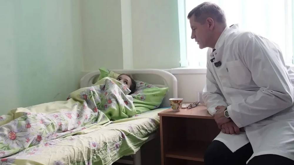 Брянский глава Ковальчук навестил раненных при ударе ВСУ белорусских детей