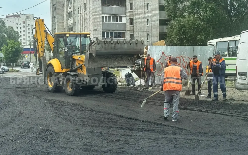 В Бежицком районе Брянска подлатали дороги 2000 тонн асфальтовой крошки