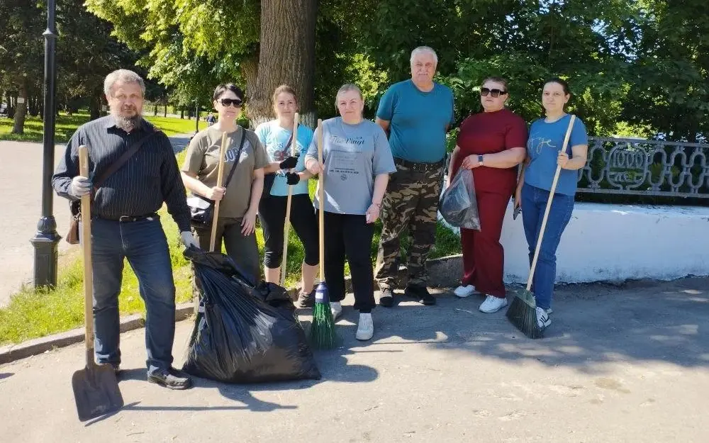 Более 500 человек вышли на пятничную уборку в Брянске