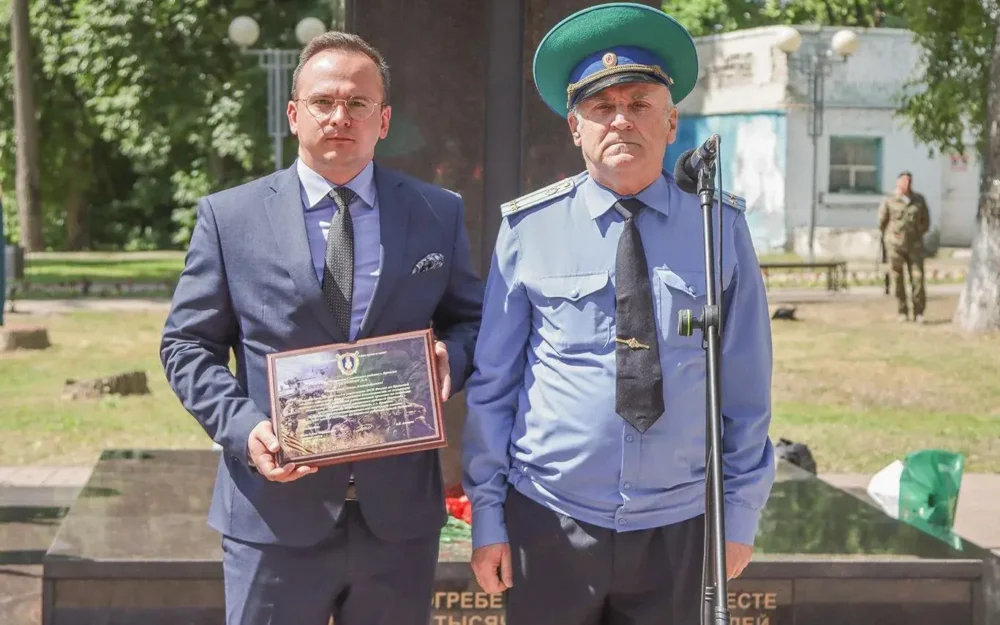 В урочище «Лесные сараи» в Брянске прошёл митинг памяти жертв войны