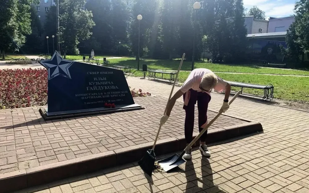 Более 500 человек вышли на пятничную уборку в Брянске