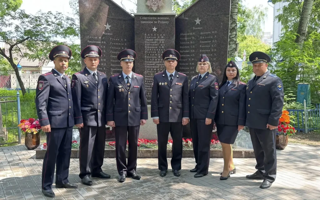 Брянские транспортные полицейские почтили память героев войны