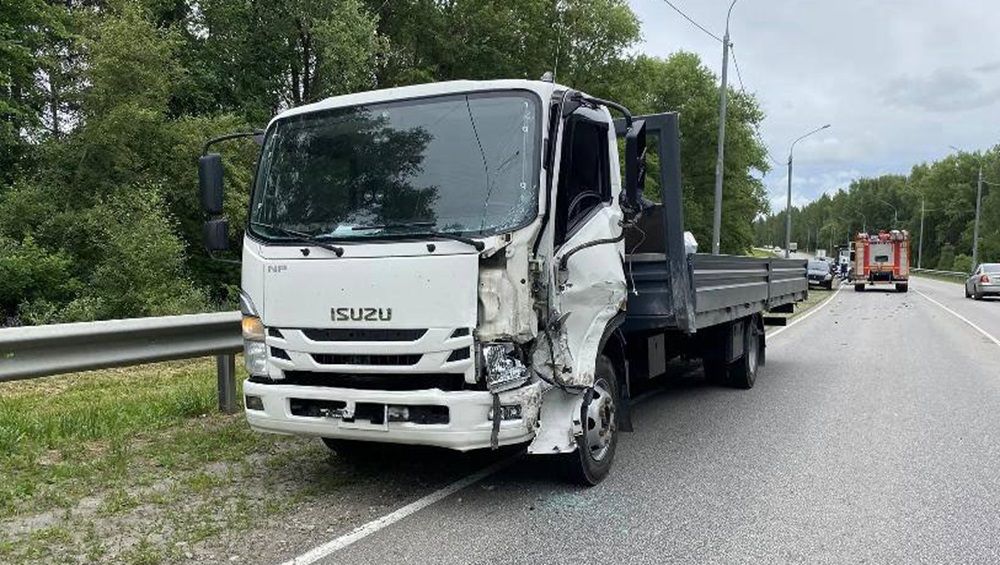 Под Жуковкой в массовом ДТП с 3 автомобилями погиб уснувший за рулём водитель