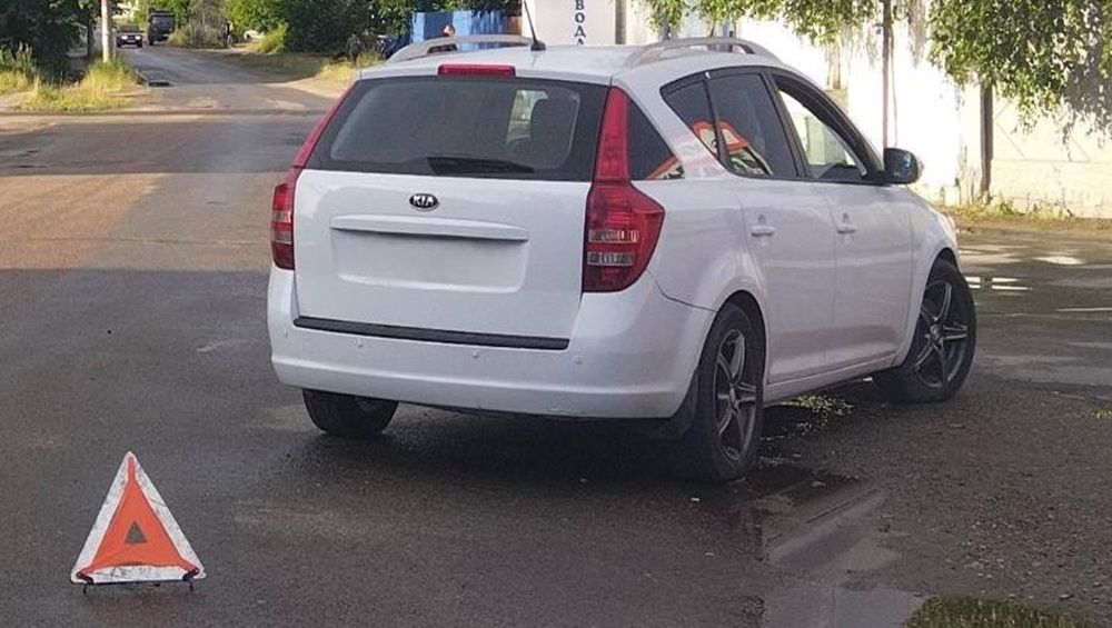 В Брянске выезжавшая с парковки автомобилистка сбила 74-летнюю женщину