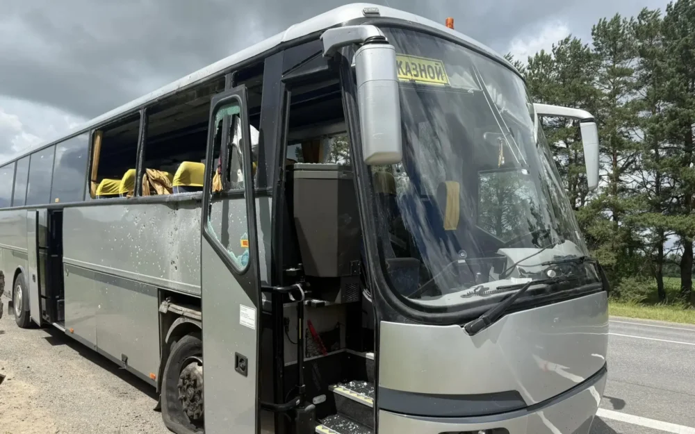 Брянский глава Ковальчук опубликовал фото атакованного ВСУ автобуса с детьми
