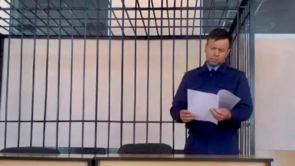 Ударившего полицейского по лицу брянца на год отправили в колонию