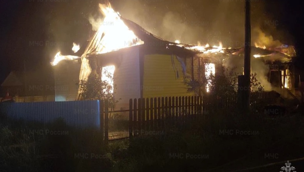 В Жуковском округе при пожаре в жилом доме погиб мужчина и пострадала женщина