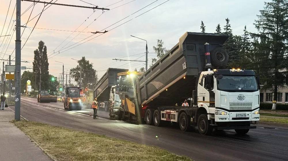 В Брянске на улице Калинина дорожники начнут ночью укладывать асфальт