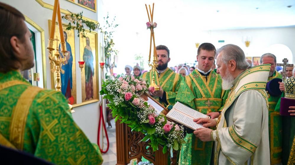 Митрополит Александр возглавил престольное торжество в храме во имя блаженной Ксении Петербургской