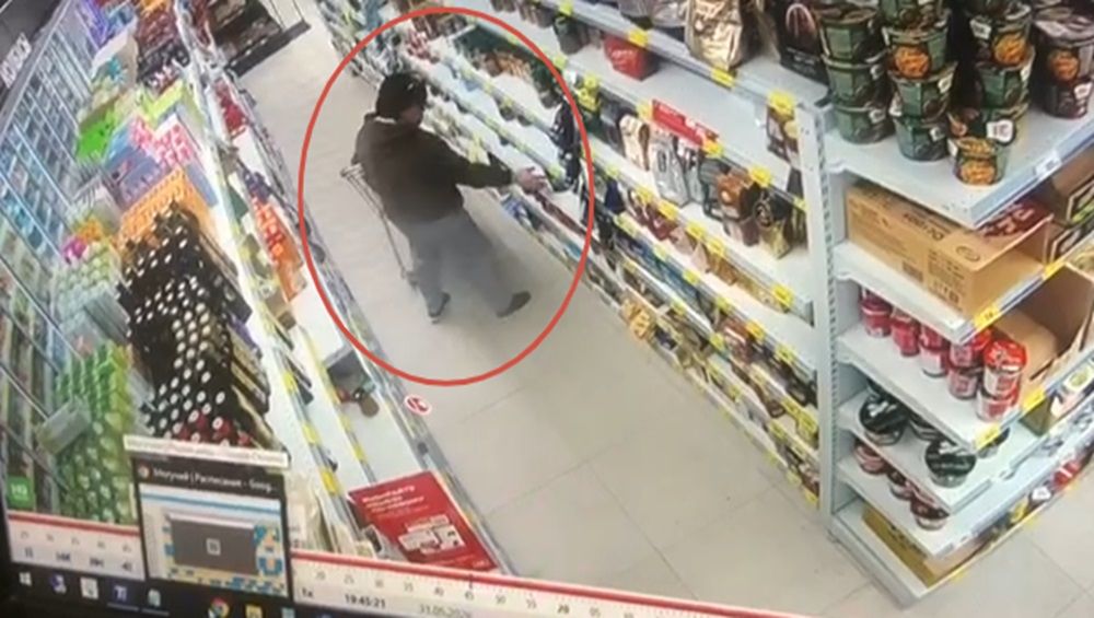 В Брянске двух женщин задержали за кражи товаров в супермаркете