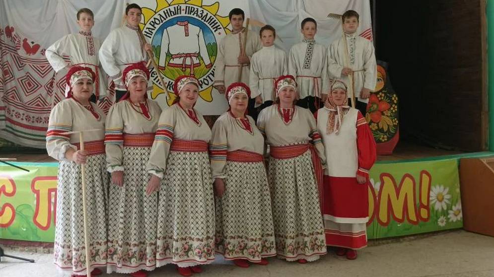 Священник принял участие в праздновании Дня косоворотки в брянском поселке Локоть