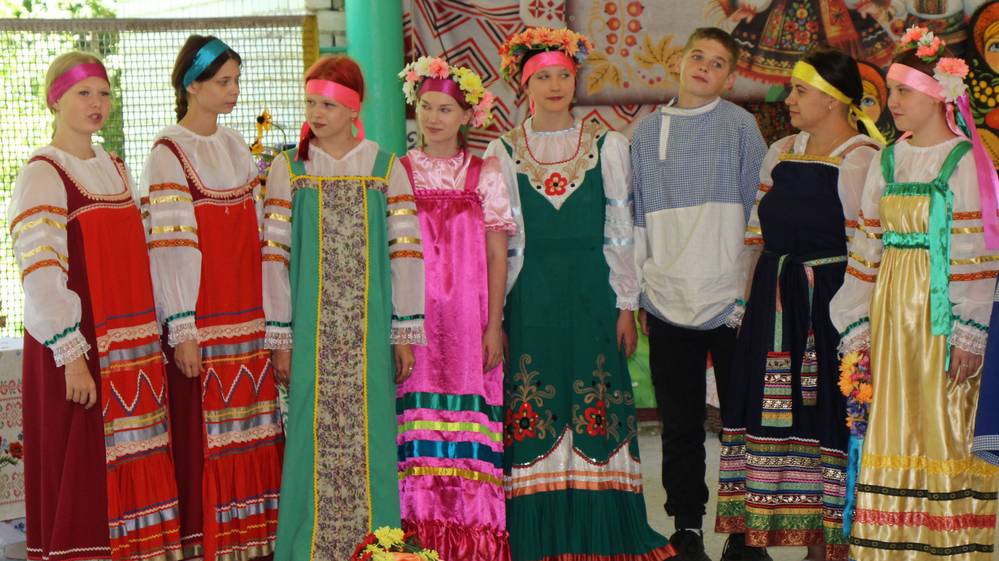 До пиццы был русский курник: в Локте отведали блюда со скатерти-самобранки