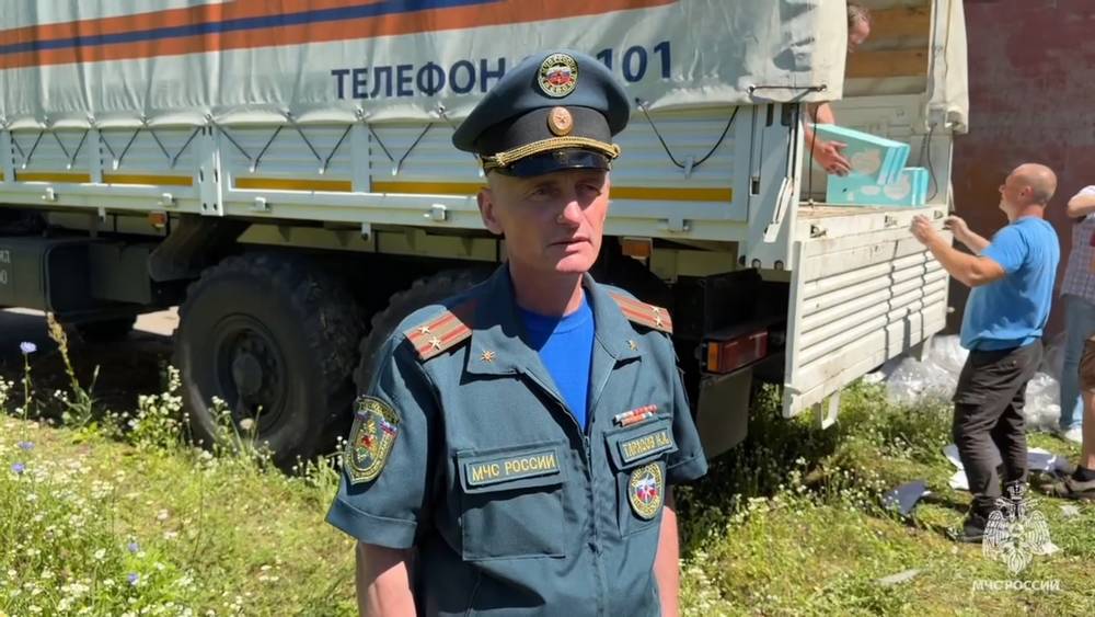 Сотрудники брянского управления МЧС доставили гуманитарный груз в приграничье