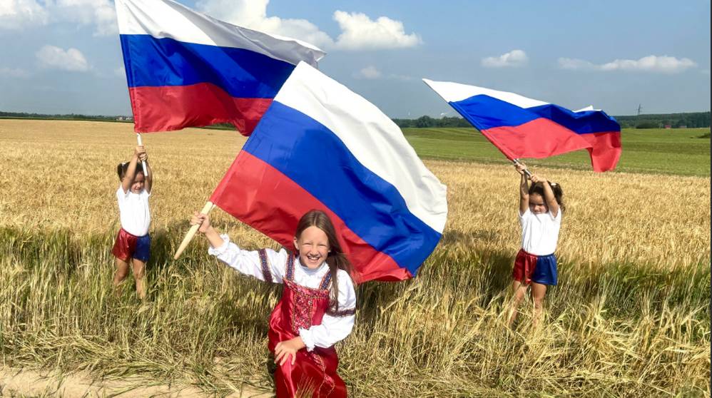 Музей Победы пригласил жителей Брянской области стать участниками акции ко Дню государственного флага