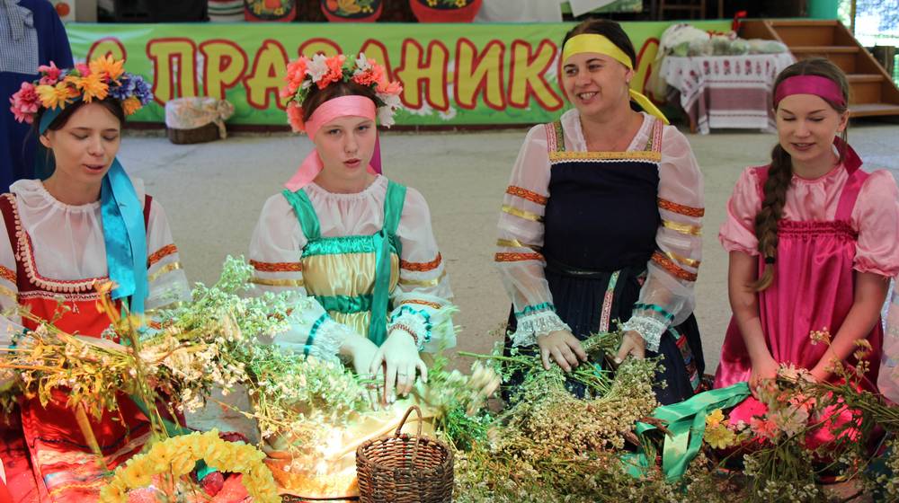 До пиццы был русский курник: в Локте отведали блюда со скатерти-самобранки