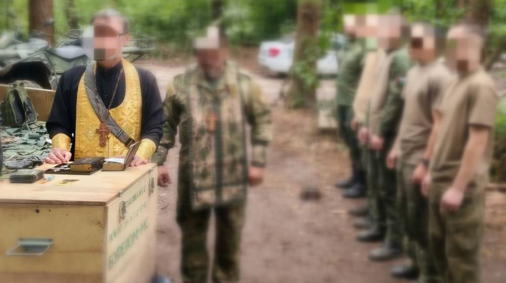 Военные священники Суземского благочиния посетили подразделение военнослужащих